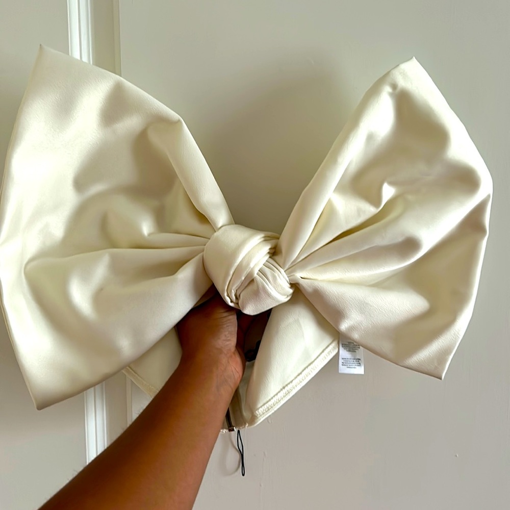 Beautiful bow top from PLT